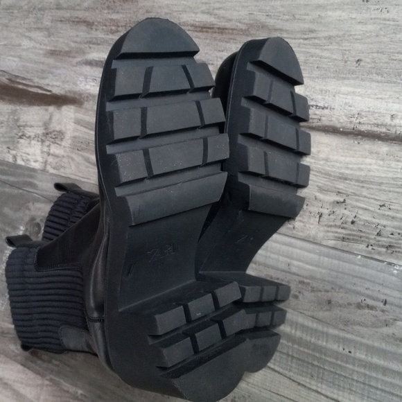 ZARA Women's Chelsea Boots Lether Elastic Detail Track Soles Sack Boot Sz 6.5 - Picture 15 of 16